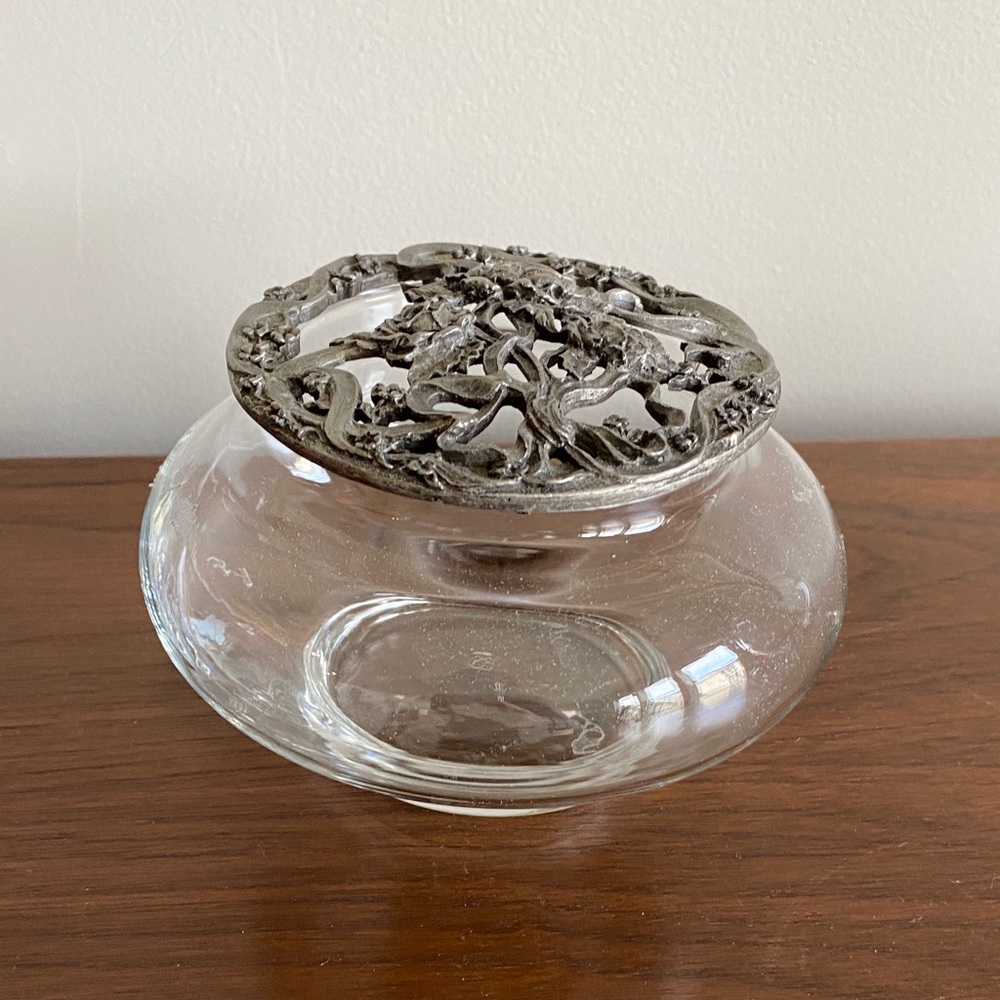 Vintage Scarborough Co. potpourri bowl with Pewter lid. Dated 1991.